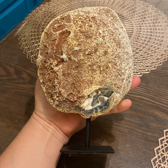 AGATE GEODE NATURAL STONE ON STAND - Picture 5 of 10